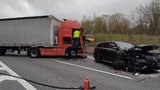 Německé policii do Česka ujížděl řidič mercedesu. Naboural do kamionu, který sloužil jako zátaras