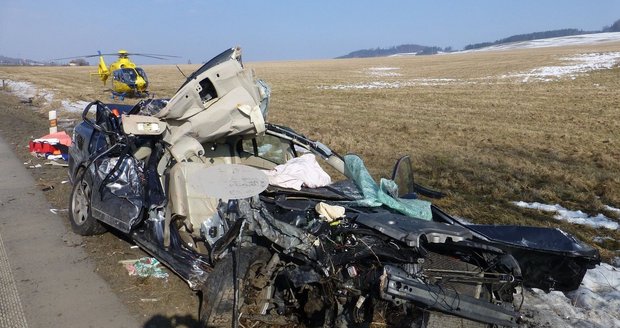 Dva muži zemřeli po nehodě u Valšova: Mohlo za ni předjíždění!