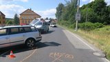 Šofér na Jablonecku vyháněl z auta včelu: Střetl se s protijedoucím autem! 