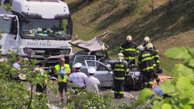 Smrtelná nehoda na Novojičínsku: Řidič osobáku nepřežil střet s náklaďákem. (Ilustrační foto)