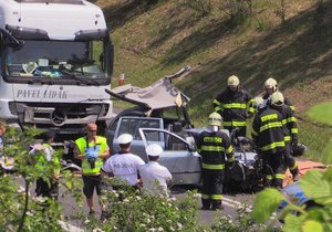 Smrtelná nehoda na Novojičínsku: Řidič osobáku nepřežil střet s náklaďákem. (Ilustrační foto)