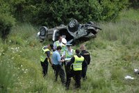 Řidič, který ujížděl policii, nezvládl auto a při nehodě zemřel