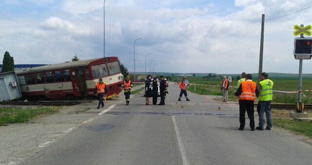 (ilustrační foto) V Bratkovicích na Příbramsku se srazilo auto a vlak, řidič zemřel.