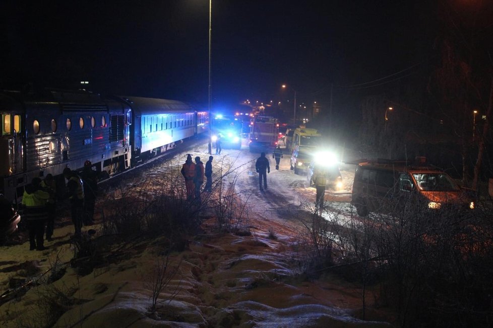 Tragické ráno: Tři mrtví po srážce auta s vlakem ve Vejprnicích