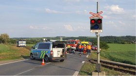 V Kralupech nad Vltavou zemřel motocyklista po střetu s vlakem.
