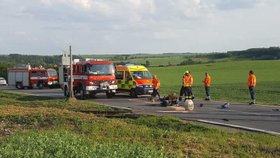 V Kralupech nad Vltavou zemřel motocyklista po střetu s vlakem.