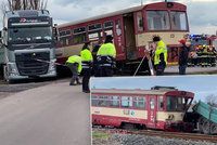 Vlak se na Nymbursku střetl s náklaďákem: Tři zraněné děti, jedno vážně!