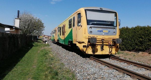 Vlak srazil člověka mezi Čerčany a Senohraby: Doprava stojí!