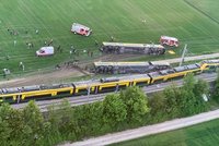 Tragická nehoda u Vídně: Při nehodě vlaku zemřel jeden člověk, 13 se zranilo