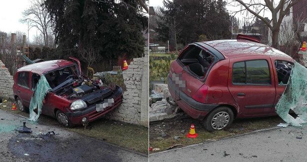 Děsivá nehoda na Olomoucku: Rychlík smetl auto s dětmi!