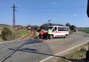 Na Benešovsku došlo k nehodě vlaku a sanitky.