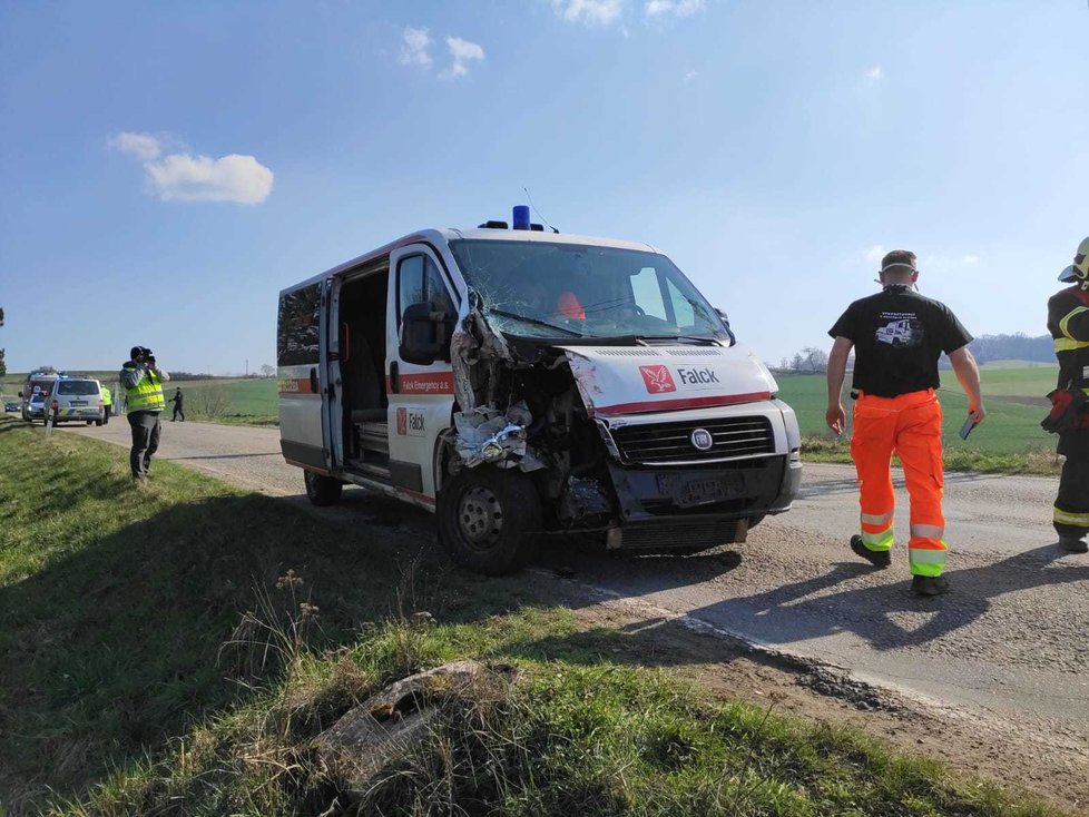 Na Benešovsku došlo k nehodě vlaku a sanitky.