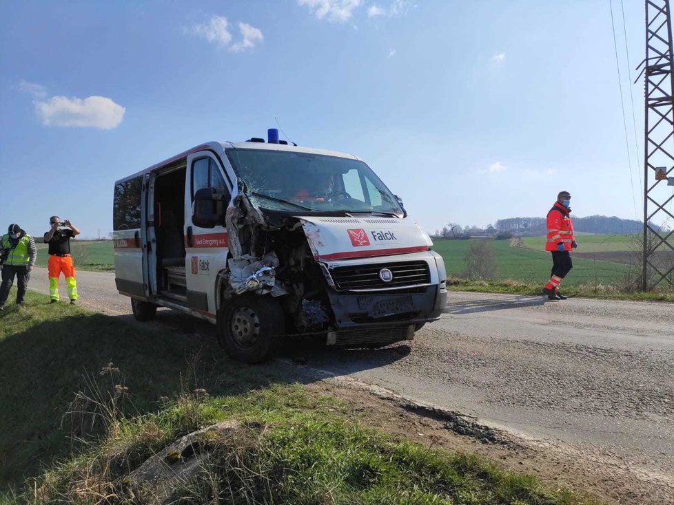 Na Benešovsku došlo k nehodě vlaku a sanitky.