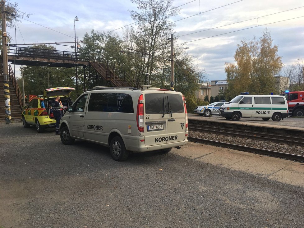 Na strašnickém nádraží srazil vlak chodce.