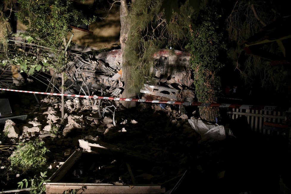 Děsivá železniční nehoda: Vlak vykolejil a narazil do domu!