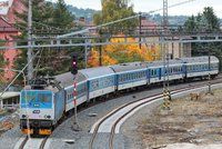 Vlak v Praze usmrtil člověka. Spoje mezi Kolínem a Masarykovým nádražím nejezdí