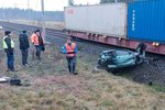 Po dvou nehodách na přejezdu u Moravského Písku České dráhy nahrazují regionální spoje autobusovou dopravou z Hodonína do Moravského Písku. Při události jeden člověk zemřel.