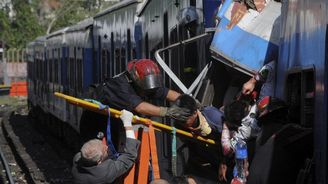 Nehoda vlaku v Argentině si vyžádala nejméně 49 obětí