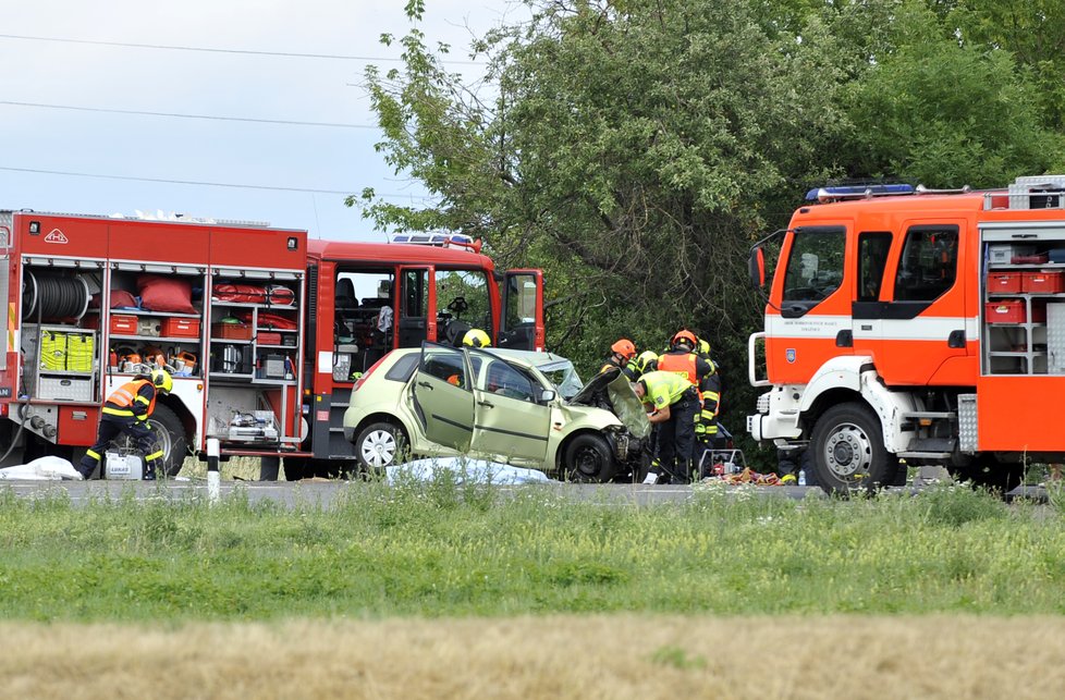 Při tragické nehodě na Hodonínsku zemřeli čtyři lidé