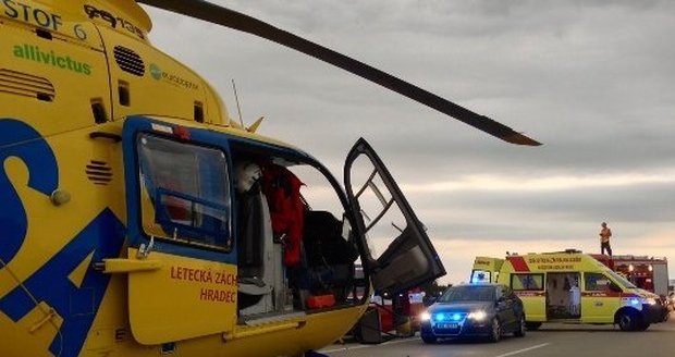 Tříletého chlapečka museli oživovat, pak ho transportoval vrtulník. (Ilustrační foto)