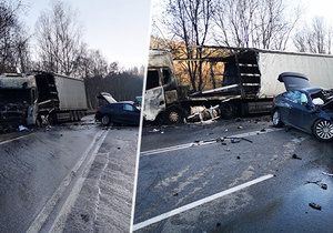 Tragická nehoda u Votic: Řidič (†66) zemřel po srážce s náklaďákem