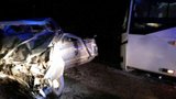 Řidič na Vyškovsku vjel do protisměru: Zabil ho čelní náraz do autobusu