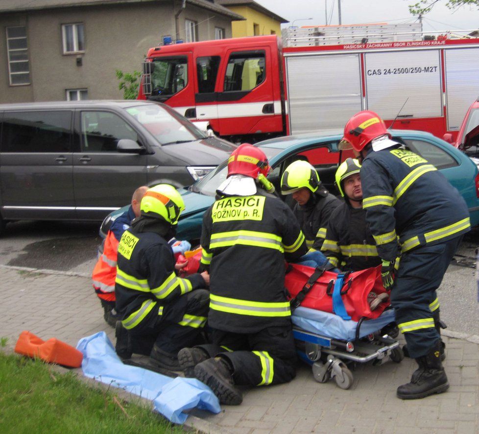 Nehoda tří aut v Rožnově pod Radhoštěm