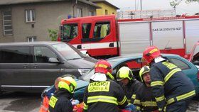 Dvě tragédie ve Slezsku: Čtrnáctiletý chlapec vypadl z okna, pětiletého hocha srazilo auto (ilustrační foto)