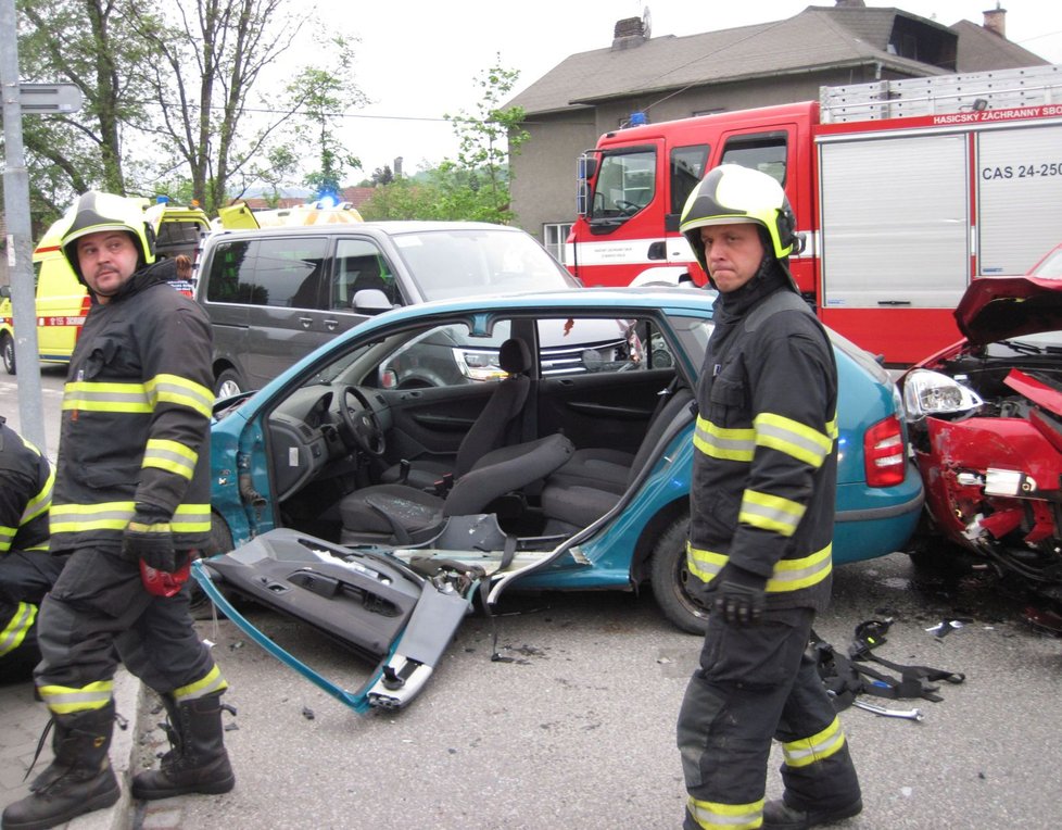 Nehoda tří aut v Rožnově pod Radhoštěm