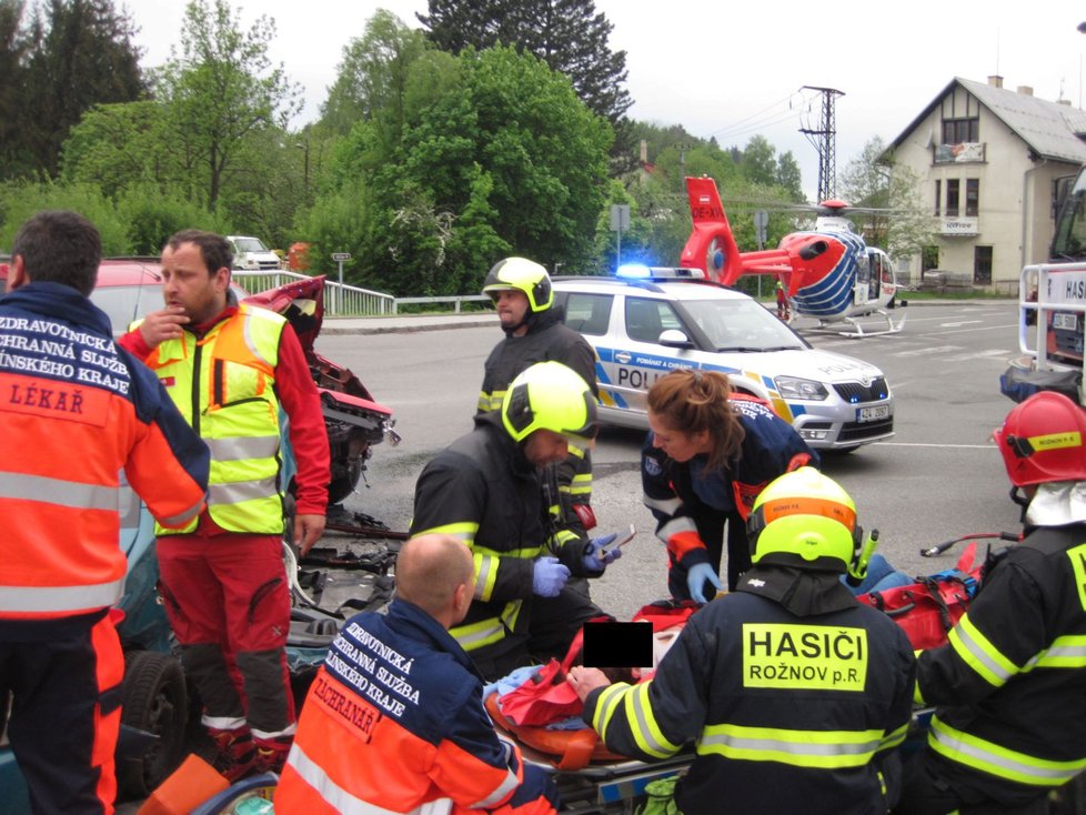 Nehoda tří aut v Rožnově pod Radhoštěm