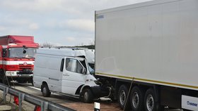 Vážná nehoda na D1: Několik zraněných, na místo letí vrtulníky z Prahy i Brna