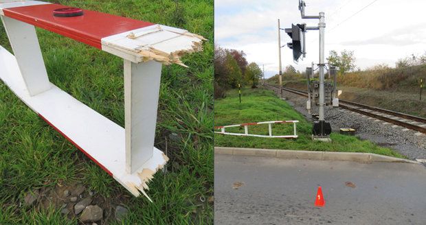 Autobus s dětmi vjel na červenou na přejezd a prorazil závoru! Signalizaci prý přehlédl