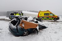 Řecký kamion smetl na Vysočině osobák: Řidička je vážně zraněná