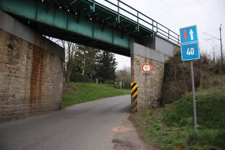 Foto z nehody motocyklisty, kterého manželé Kotýkovi zachránili.