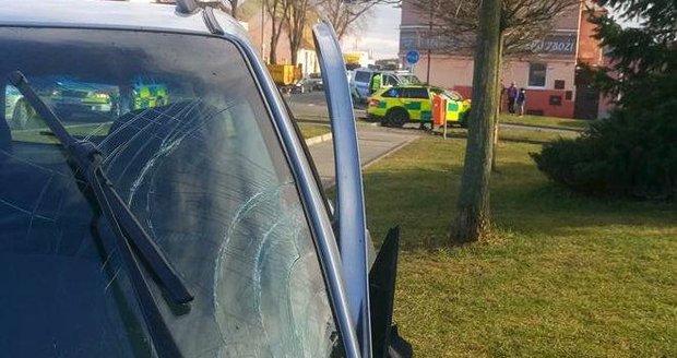 Nehoda záchranářského vozu v Nýřanech na Plzeňsku.