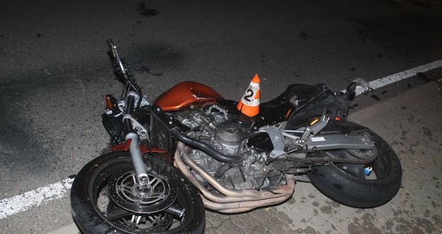 Smrt motorkáře patrně způsobila chybějící helma (ilustrační foto).
