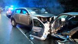 Chvilková nepozornost: Čelní střet osobáků na Brněnsku přinesl čtyři zraněné