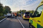 Srážka dvou osobáků zastavila ve čtvrtek ráno dopravu u Zbraslavi na Brněnsku.