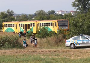 Na přejezdu u Kdyně se srazil vlak s autem. Ilustrační foto