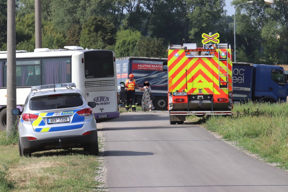 V úterý 14. srpna se ve Vnorovech na Hodonínsku srazil osobní vlak s přívěsem kamionu.