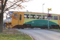 U Litvínova se srazil vlak s dodávkou: Vlaky na Ústecku stojí