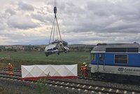 Na Vyškovsku se srazil vlak s autem: Řidič nehodu nepřežil