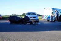 Tragická nehoda u Únětic u Prahy: Motorkář (†50) srážku s autem nepřežil
