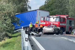 Při srážce s kamiónem zemřel na jižním Plzeňsku řidič osobního auta. 
