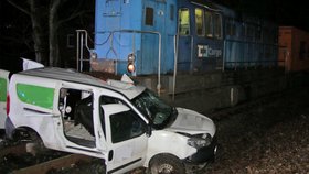 Tragická nehoda na Zlínsku: Řidiče (†26) na vlakovém přejezdu smetl vlak!