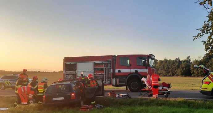 Na Znojemsku se srazila dvě auta s autobusem: Pět zraněných!