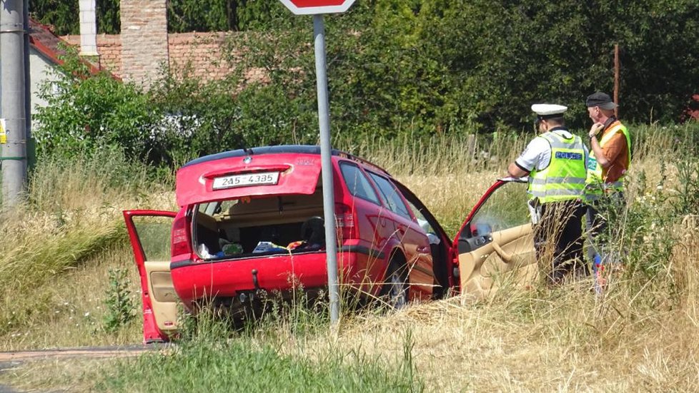 Osobák se dvěma dětmi se na Kutnohorsku srazil s dodávkou: Na místě zasahoval vrtulník