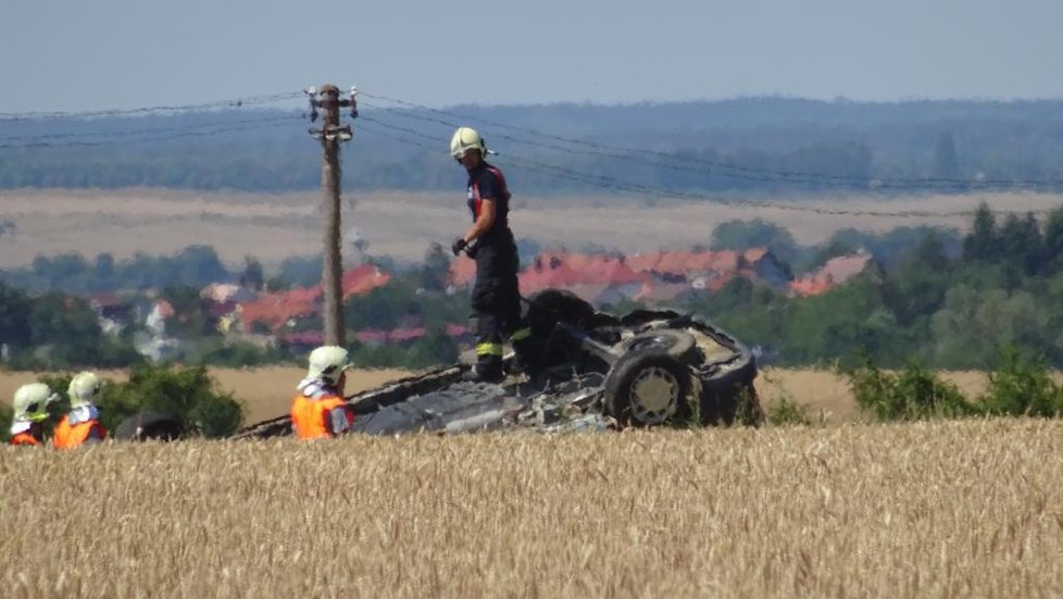 Osobák se dvěma dětmi se na Kutnohorsku srazil s dodávkou: Na místě zasahoval vrtulník