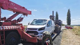 Osobák se dvěma dětmi se na Kutnohorsku srazil s dodávkou: Na místě zasahoval vrtulník