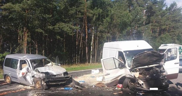 Na Plzeňsku se srazila tři auta: Tři zranění skončili v nemocnici